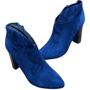 Bandolino New suede heeled ankle boots size 8